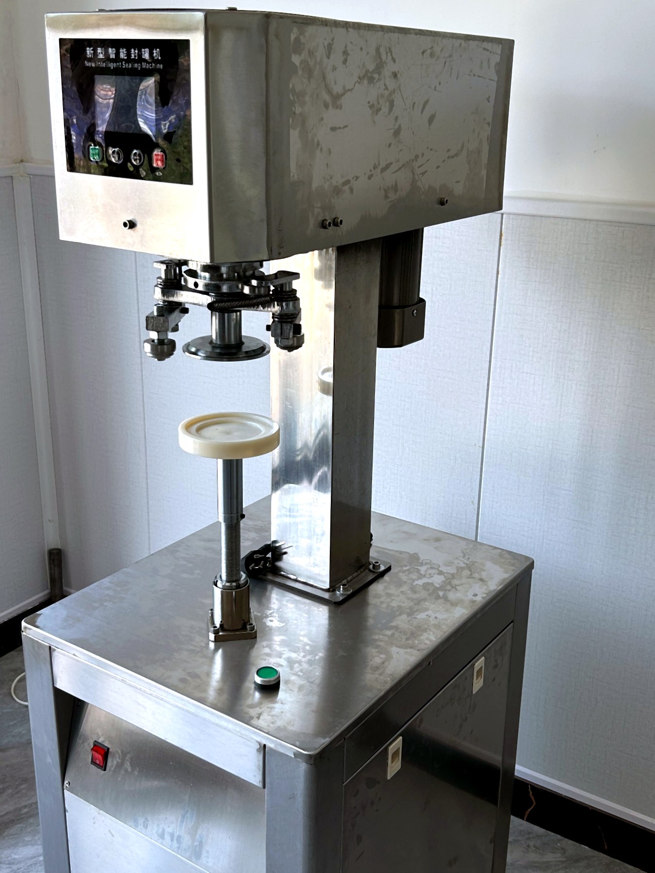 Sealing machine